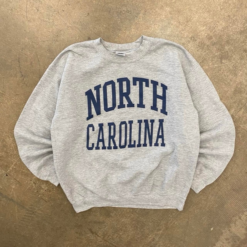 University of North Carolina Tar Heels 2000s College Spellout Arch Crewneck M